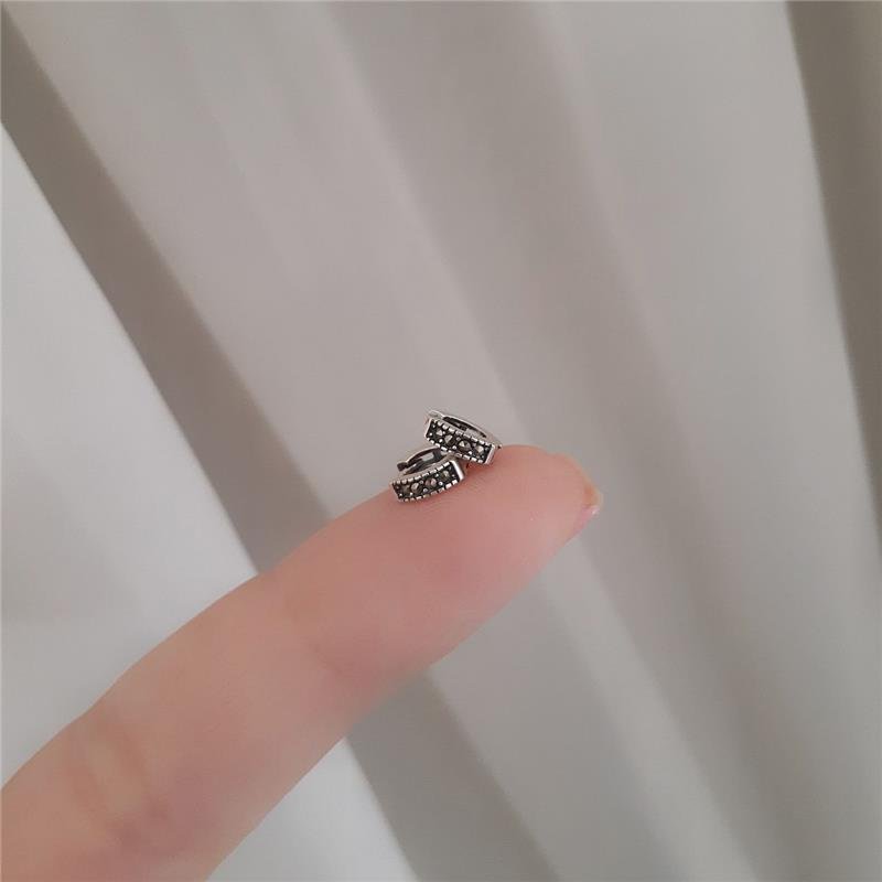 BRINCO PRATA 925 ARGOLA FINA PEQUENA CRAVEJADA COM MARCASSITAS