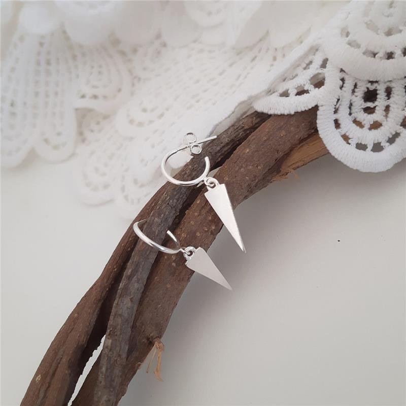 BRINCO PRATA 925 ARGOLA GEOMÉTRICO TRIÂNGULO