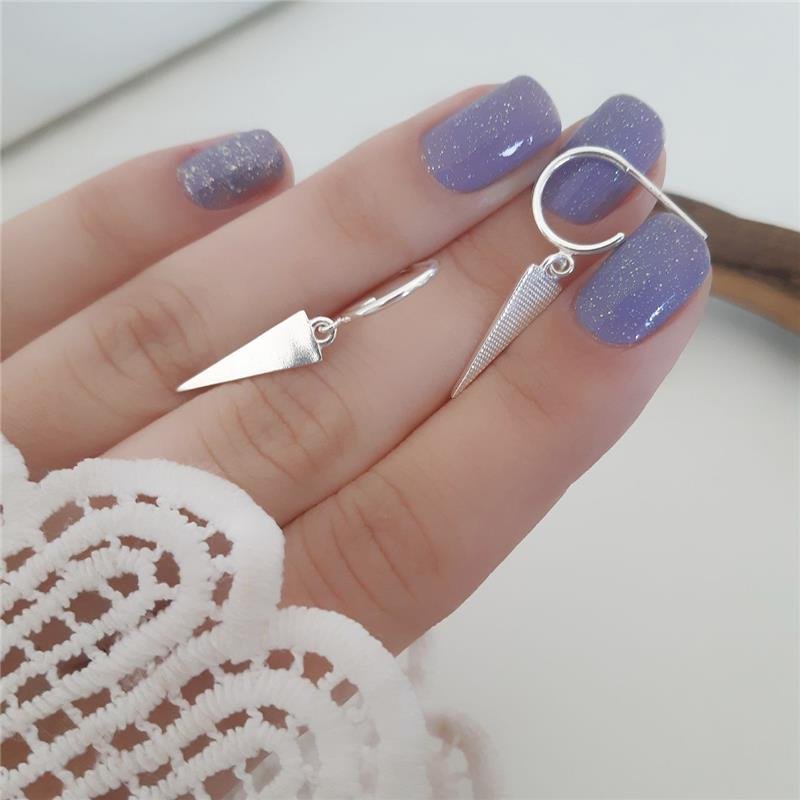 BRINCO PRATA 925 ARGOLA GEOMÉTRICO TRIÂNGULO