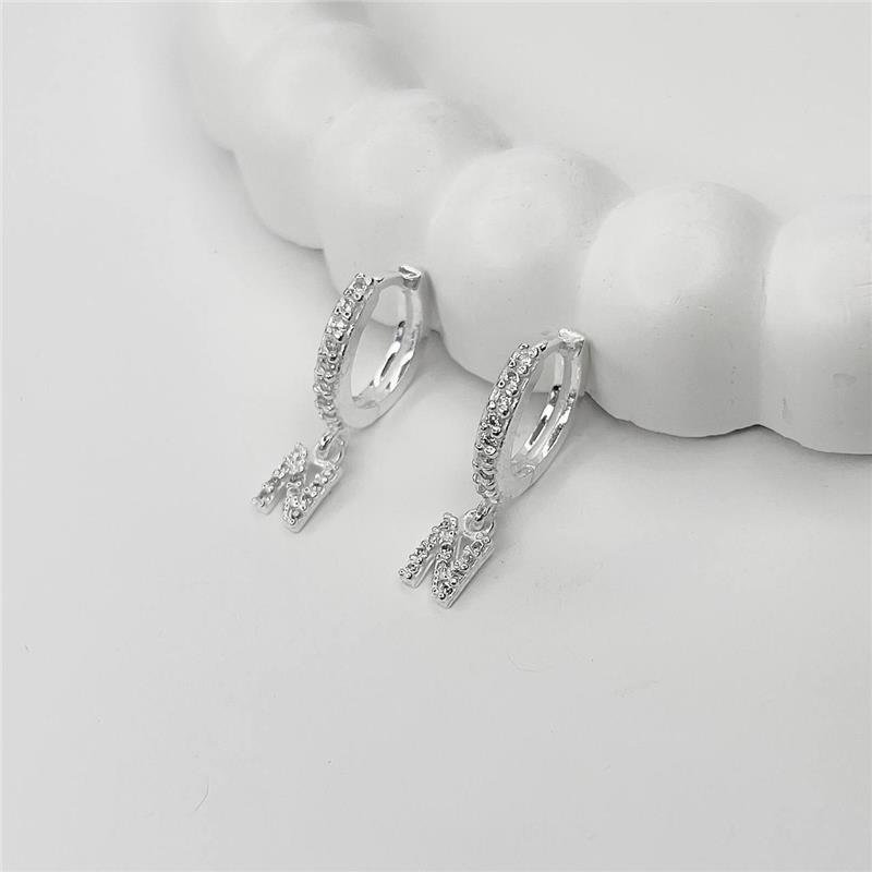 BRINCO PRATA 925 ARGOLA LETRA CRAVEJADA
