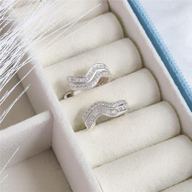 BRINCO PRATA 925 ARGOLA ONDULADA CRAVEJADA