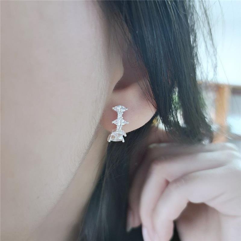 PRATA 925 BRINCO ARQUEADO CRAV ZIRCONIAS.