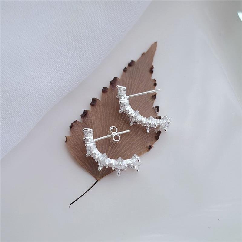 PRATA 925 BRINCO ARQUEADO CRAV ZIRCONIAS.