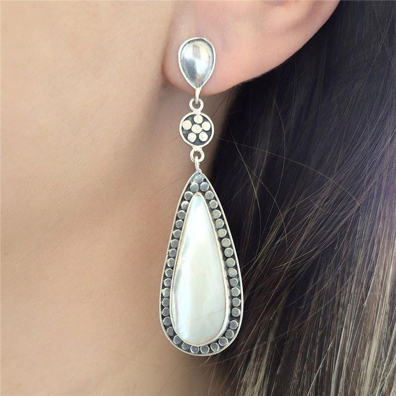 BRINCO PRATA 925 BASE GOTA PENDURADO GOTA ALONGADA MADRE PÉROLA ENVOLTA PRATA