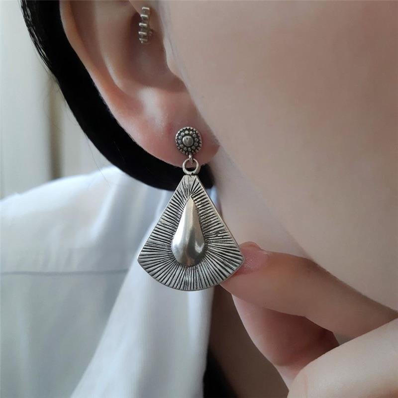 BRINCO PRATA 925 BOHO TRIÂNGULO GRANDE ARREDONDADO COM DETALHES