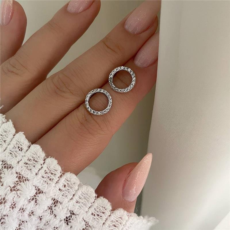 BRINCO PRATA 925 CÍRCULO VAZADO CRAVEJADO