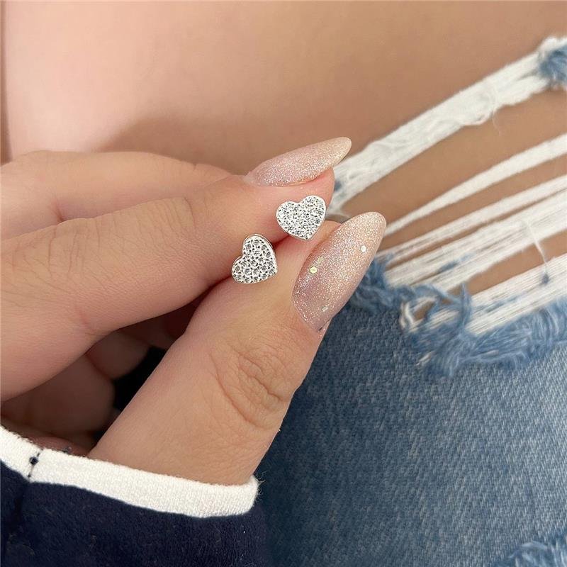 BRINCO PRATA 925 CORAÇÃO CRAVEJADO MÉDIO