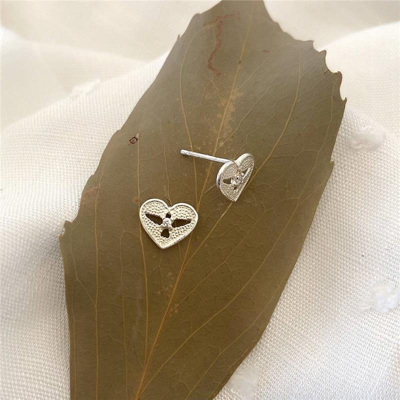 BRINCO PRATA 925 CORAÇÃO ESPÍRITO SANTO COM PEDRA