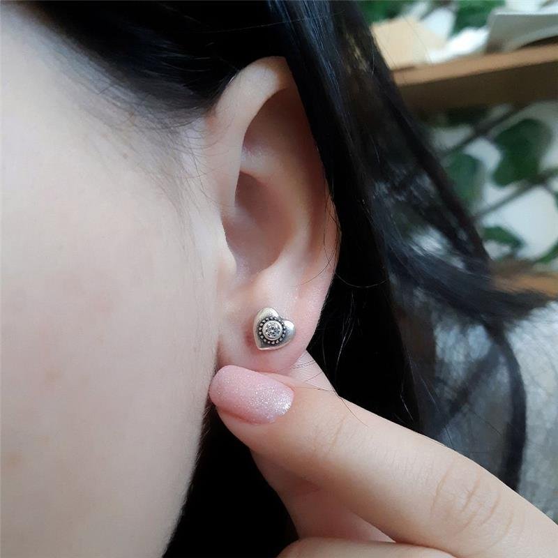 BRINCO PRATA 925 CORAÇÃO LISO COM ZIRCÔNIA NO MEIO