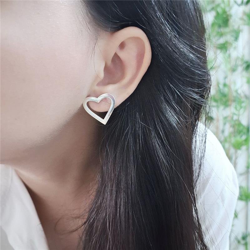 BRINCO PRATA 925 CORAÇÃO VAZADO