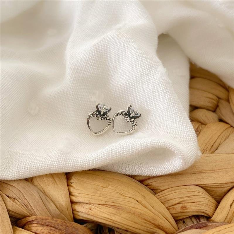 BRINCO PRATA 925 CORAÇÃO VAZADO COM PEDRA