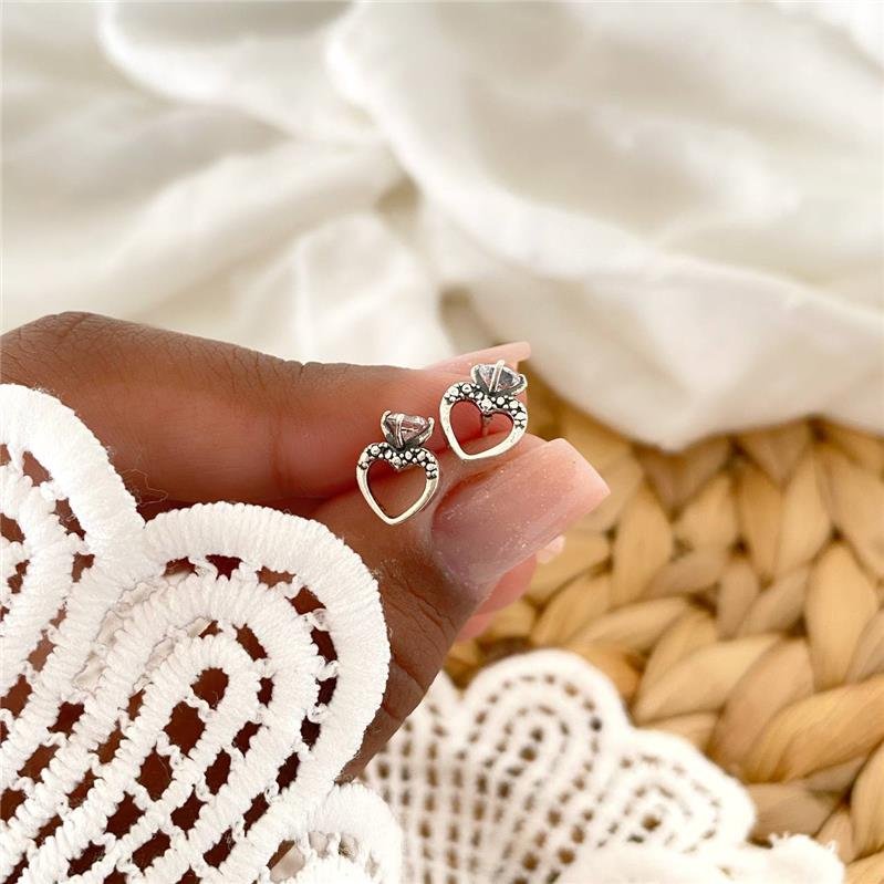 BRINCO PRATA 925 CORAÇÃO VAZADO COM PEDRA