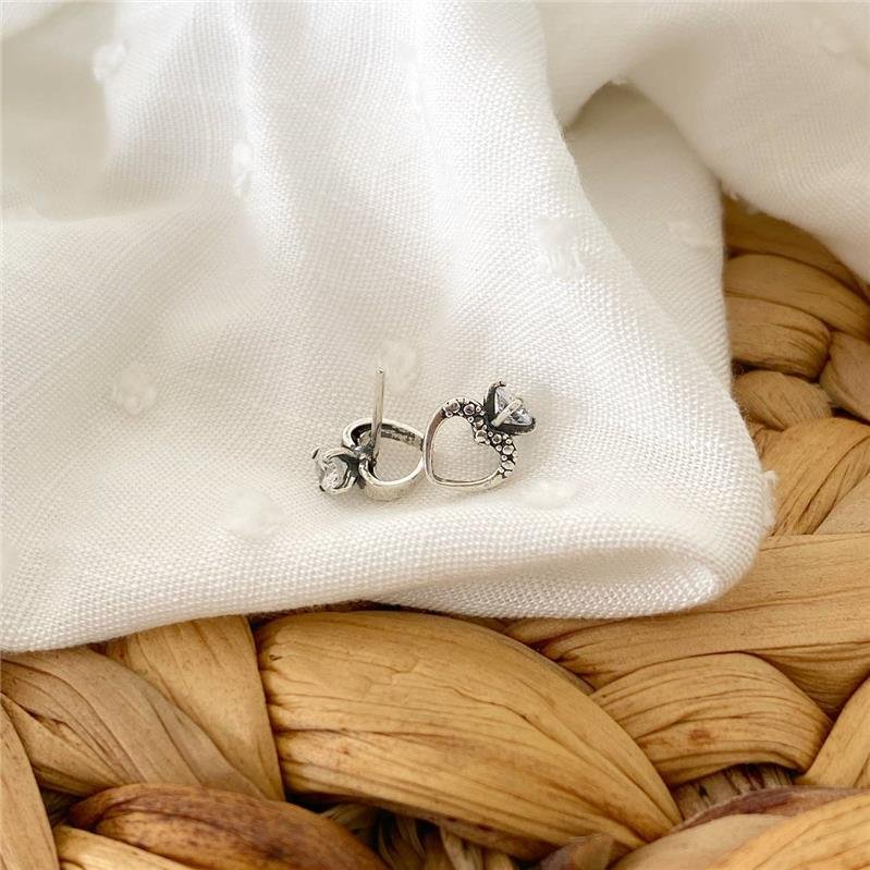 BRINCO PRATA 925 CORAÇÃO VAZADO COM PEDRA