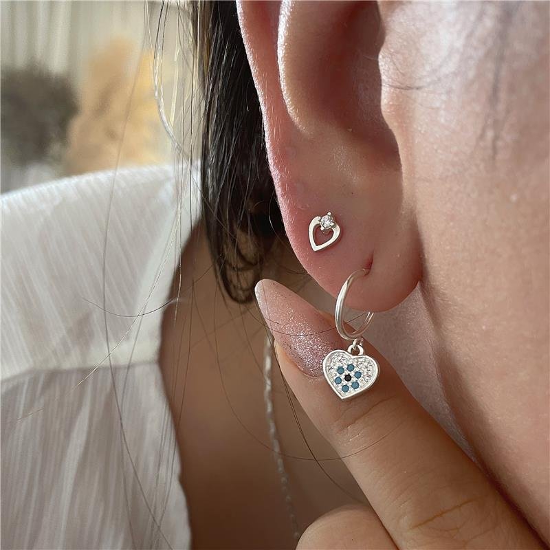 BRINCO PRATA 925 CORAÇÃO VAZADO COM ZIRCÔNIA