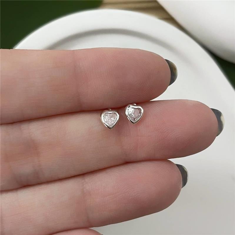 BRINCO PRATA 925 CORAÇÃO ZIRCÔNIA CONTORNO EM PRATA