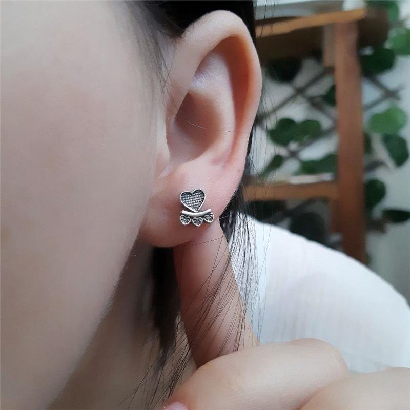 BRINCO PRATA 925 CORAÇÕES COM DETALHES E COM ZIRCÔNIA