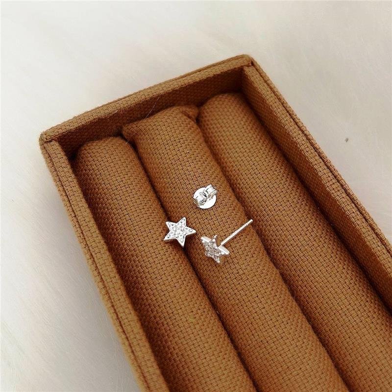 BRINCO PRATA 925 ESTRELA COM MICROCRAVAÇÃO