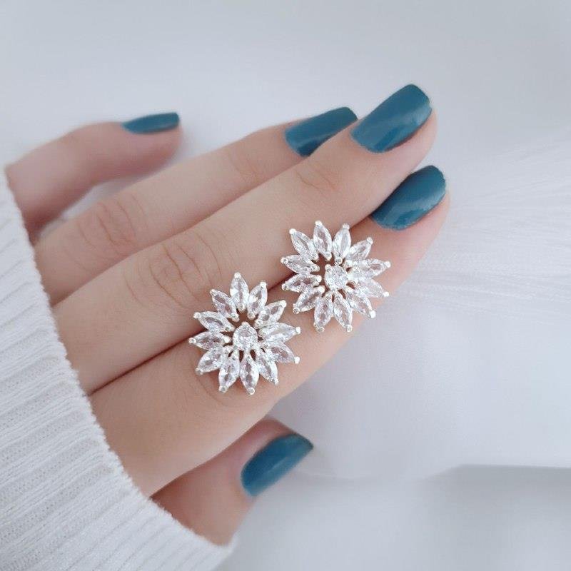 BRINCO PRATA 925 FLOR GRANDE ZIRCONIAS