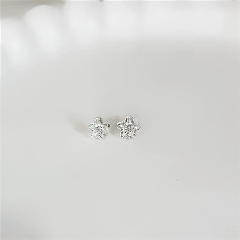 BRINCO PRATA 925 FLOR PEQUENA CRAVEJADO ZIRCÔNIA