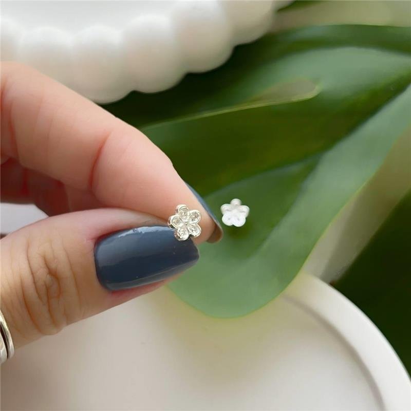 BRINCO PRATA 925 FLOR PÉTALAS COM ZIRCÔNIAS
