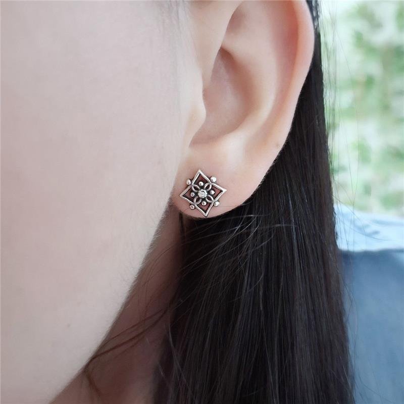 BRINCO PRATA 925 FLOR QUADRADA COM ZIRCONIA