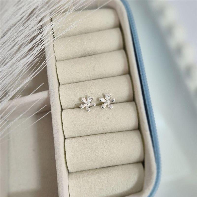 BRINCO PRATA 925 FLORZINHA DETALHE CRAVEJADO