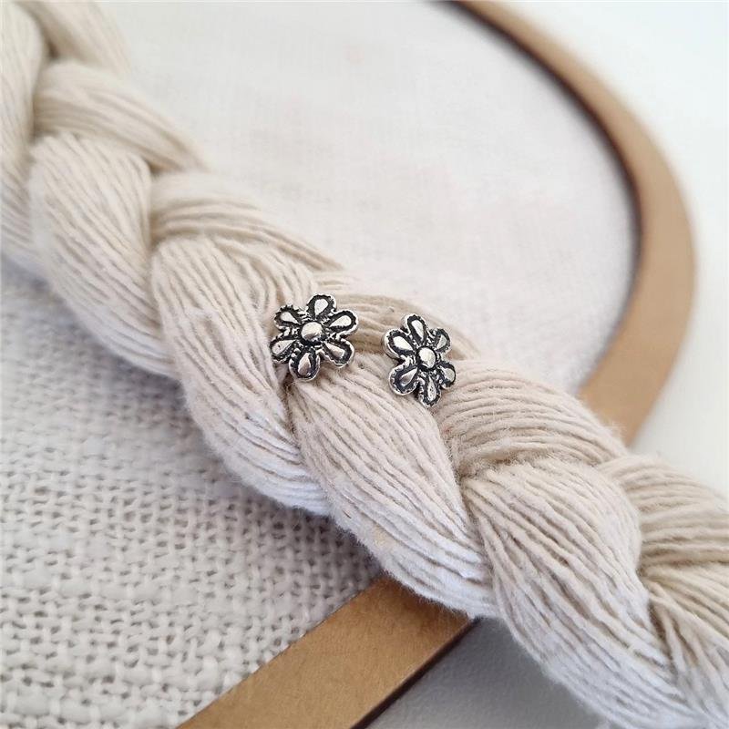 BRINCO PRATA 925 FLORZINHA TRABALHADA