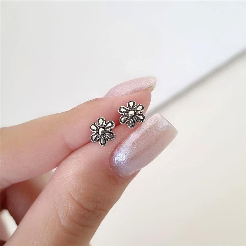 BRINCO PRATA 925 FLORZINHA TRABALHADA