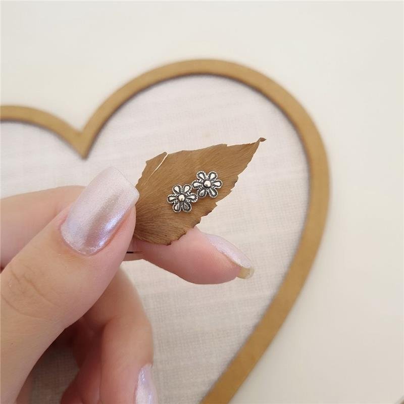 BRINCO PRATA 925 FLORZINHA TRABALHADA