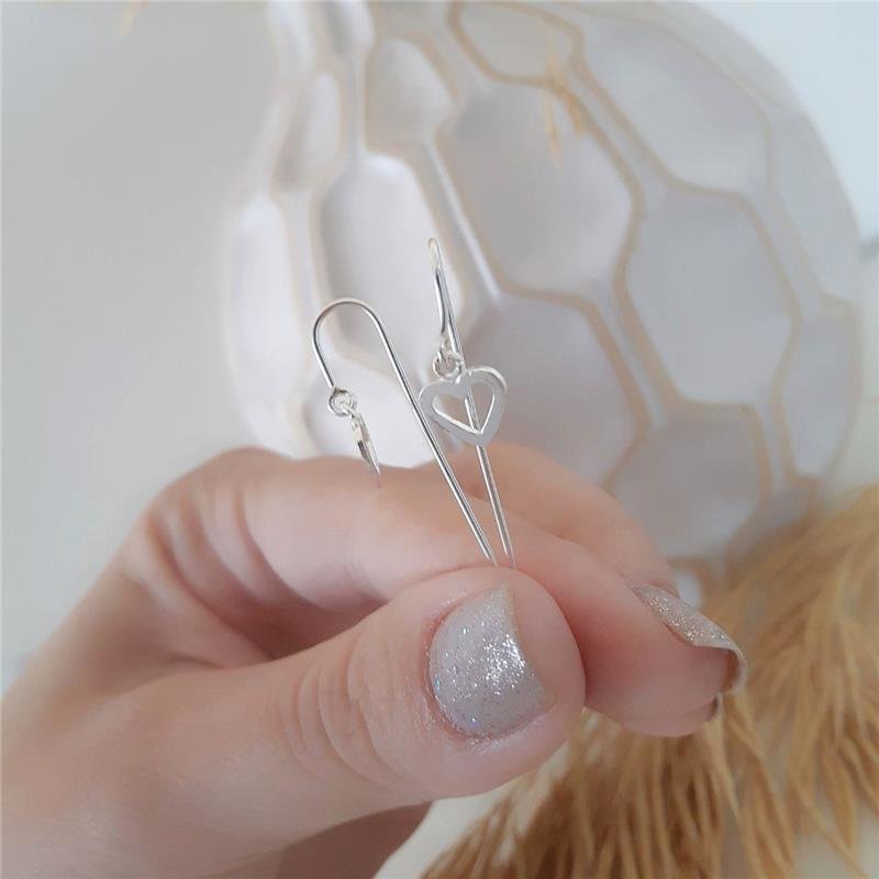 BRINCO PRATA 925 GANCHO CORAÇÃO VAZADO LISO 