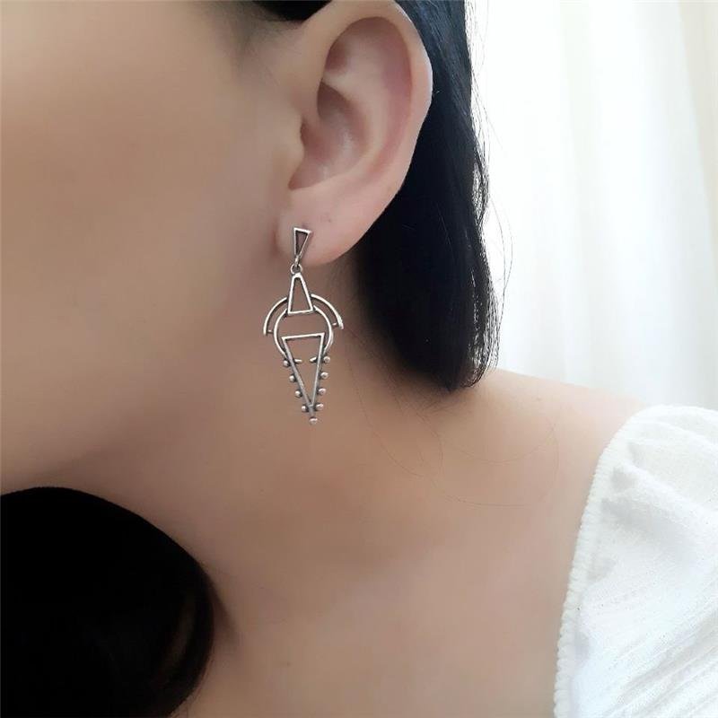 BRINCO PRATA 925 GEOMÉTRICO VAZADO PENDURADO