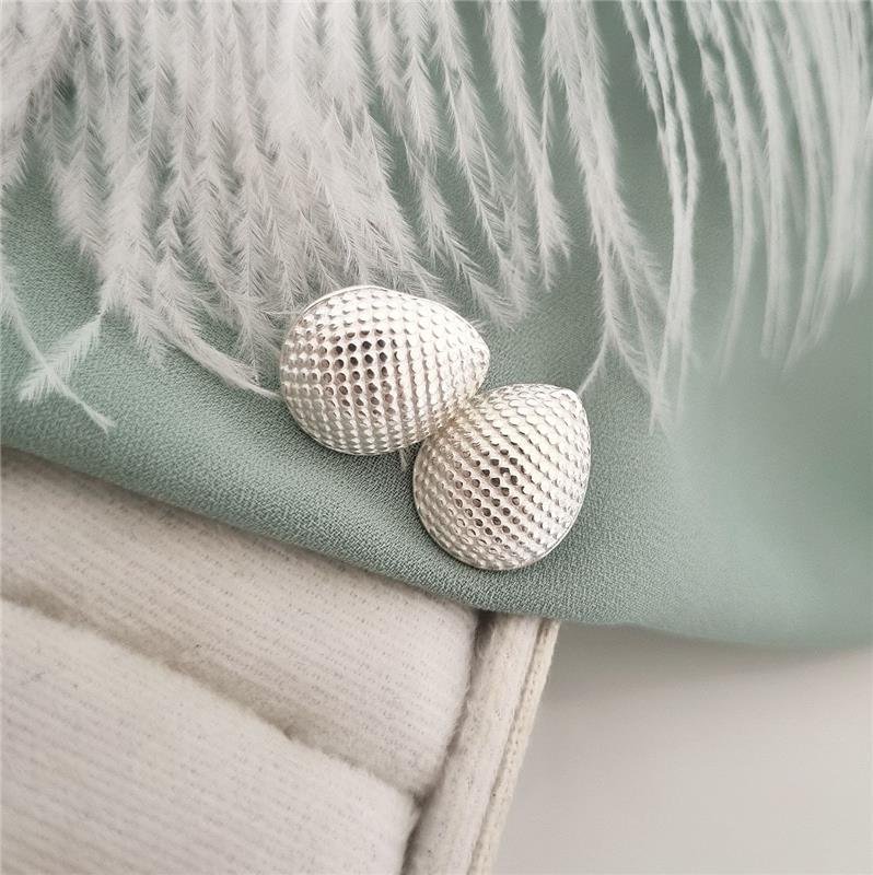 BRINCO PRATA 925 GOTA ABAULADA TRABALHADA