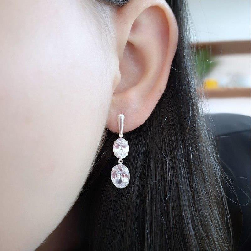 BRINCO PRATA 925 HASTE DUAS ZIRCÔNIAS PENDURADAS