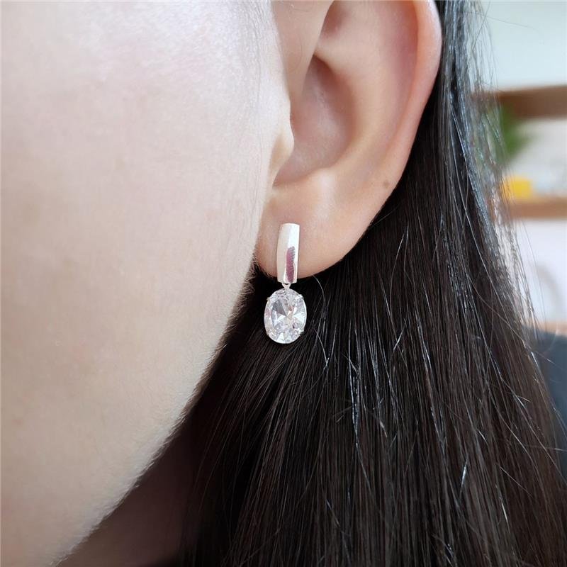 BRINCO PRATA 925 HASTE RETANGULAR ABAULADA ZIRCÔNIA 8 MM PENDURADA