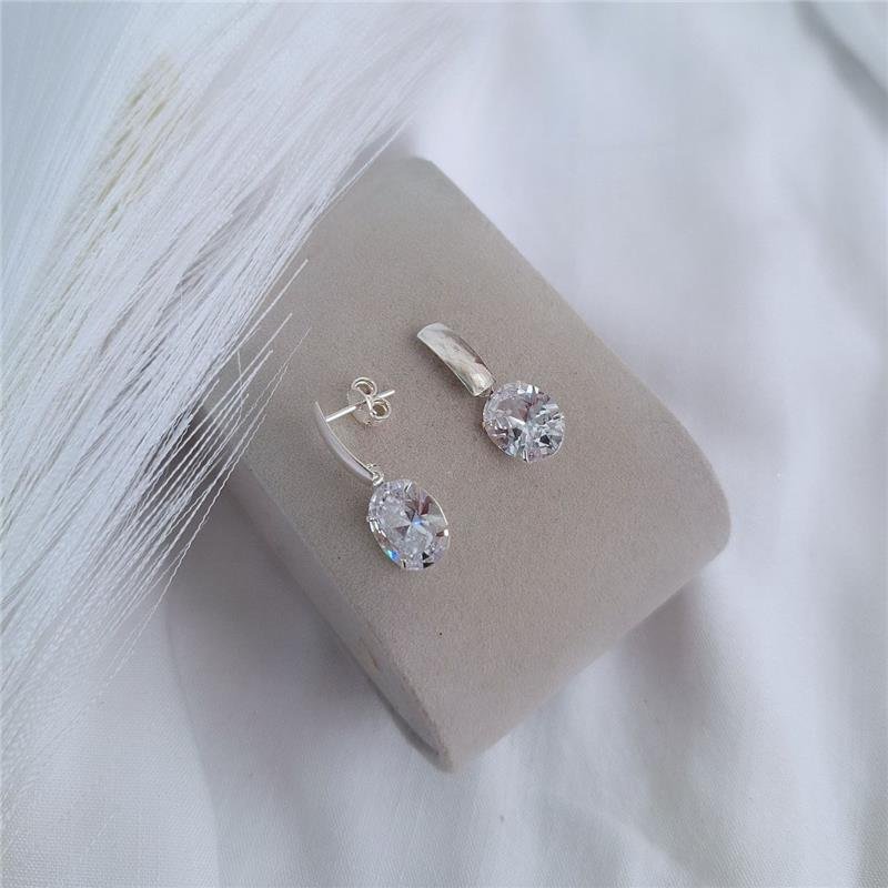 BRINCO PRATA 925 HASTE RETANGULAR ABAULADA ZIRCÔNIA 8 MM PENDURADA