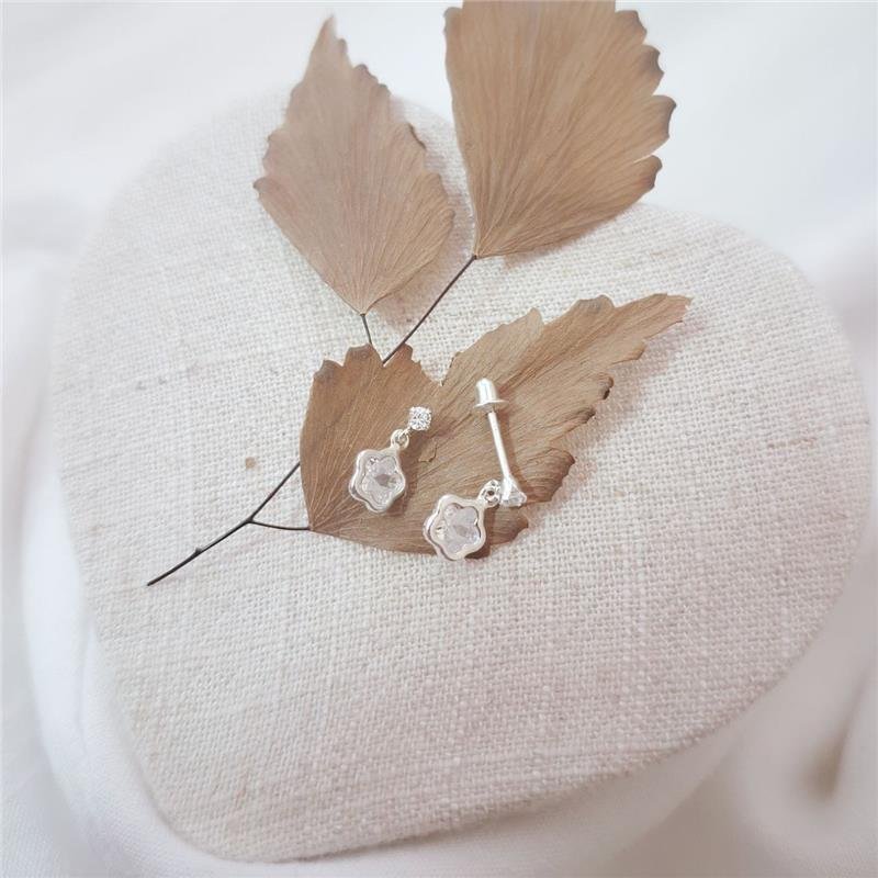 BRINCO PRATA 925 INFANTIL BASE ZIRCÔNIA PINGENTE FLOR ZIRCÔNIA