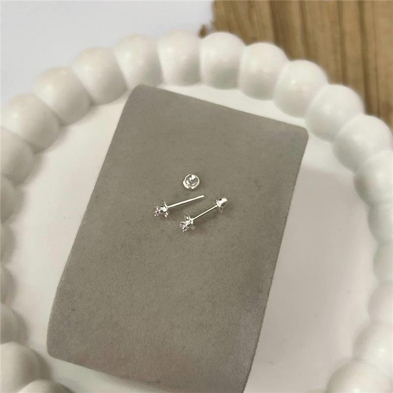 BRINCO PRATA 925 INFANTIL FLORZINHA ZIRCÔNIA MEIO