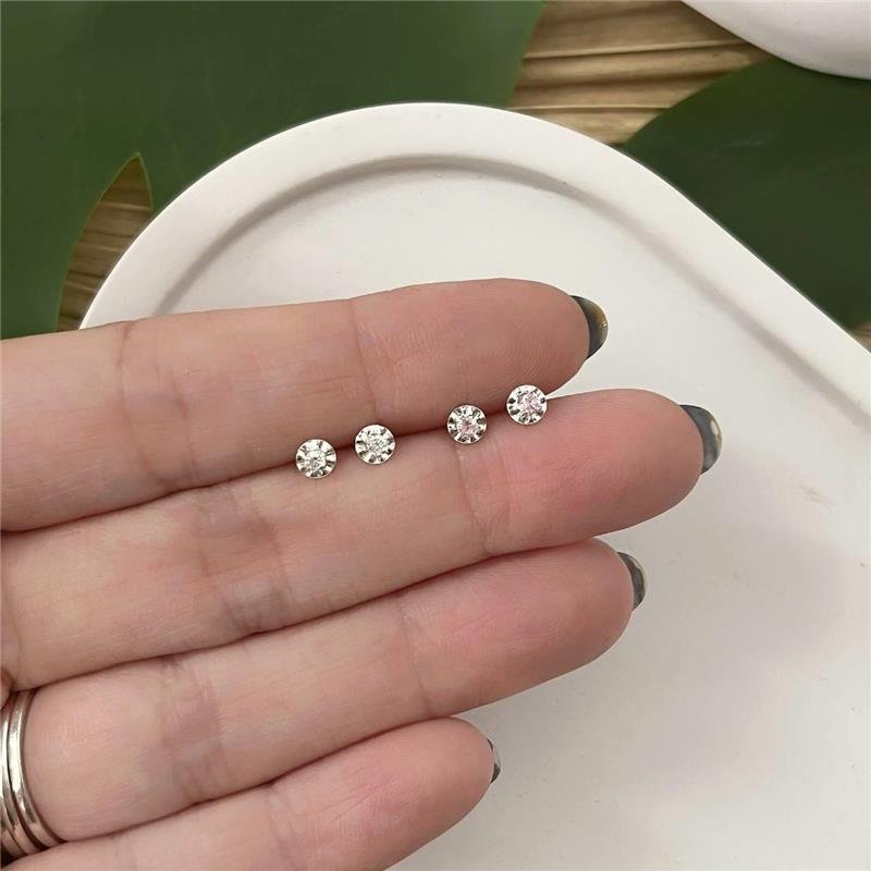 BRINCO PRATA 925 INFANTIL FLORZINHA ZIRCÔNIA MEIO