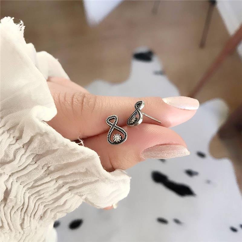 BRINCO PRATA 925 INFINITO ASSIMÉTRICO COM PEDRA