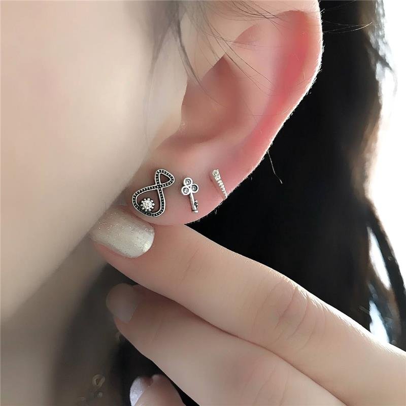 BRINCO PRATA 925 INFINITO ASSIMÉTRICO COM PEDRA