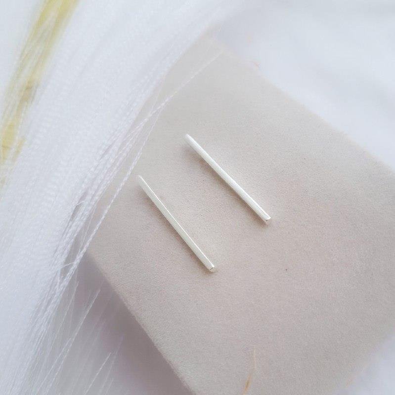 BRINCO PRATA 925 LISO FIO RETO MINIMALISTA