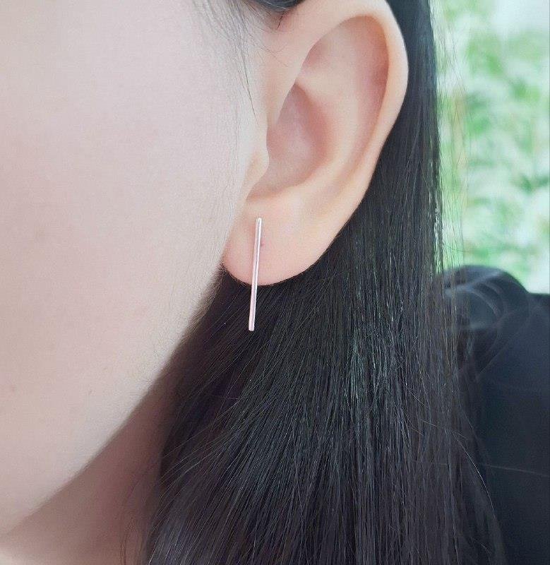 BRINCO PRATA 925 LISO FIO RETO MINIMALISTA