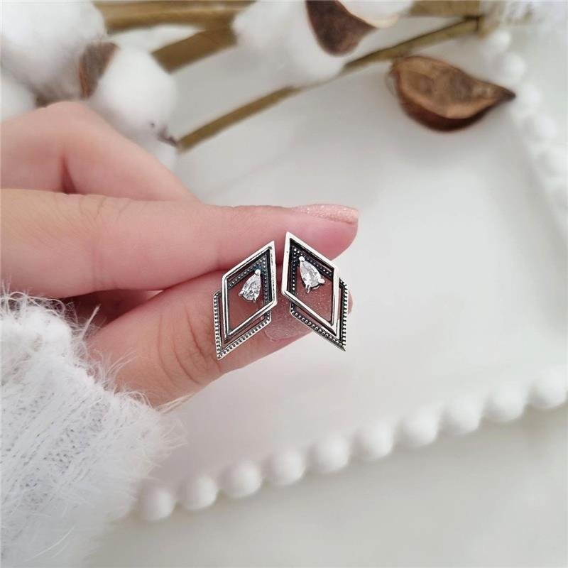 BRINCO PRATA 925 LOSANGOS COM PEDRA GOTA