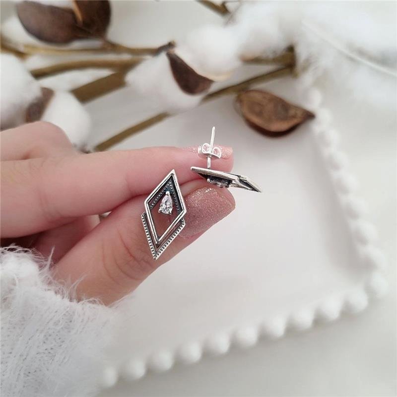 BRINCO PRATA 925 LOSANGOS COM PEDRA GOTA