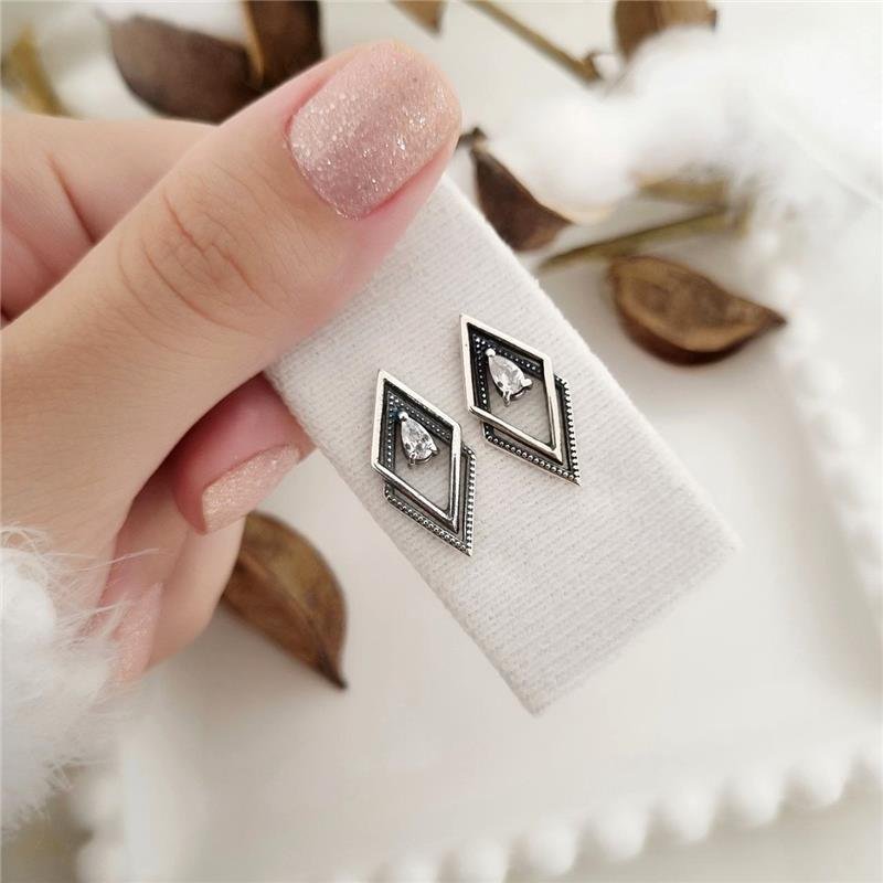 BRINCO PRATA 925 LOSANGOS COM PEDRA GOTA