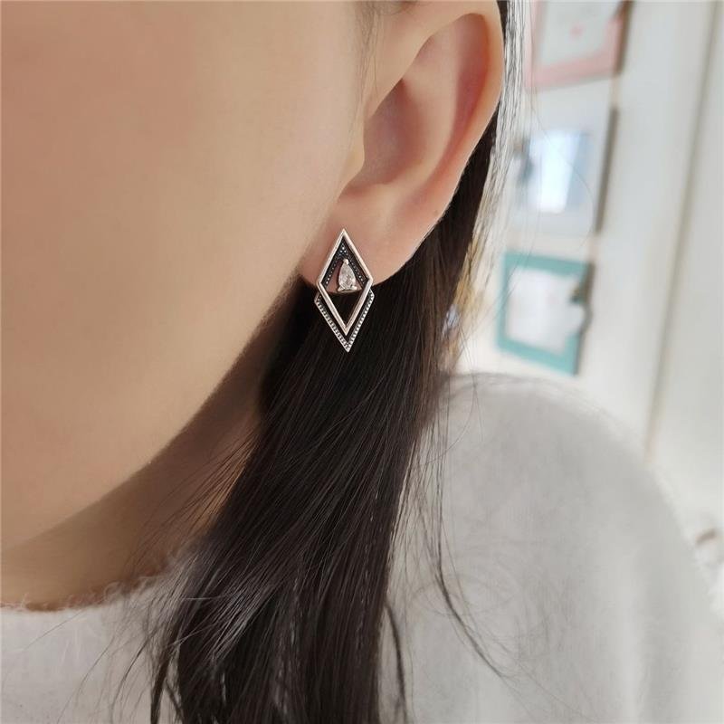 BRINCO PRATA 925 LOSANGOS COM PEDRA GOTA