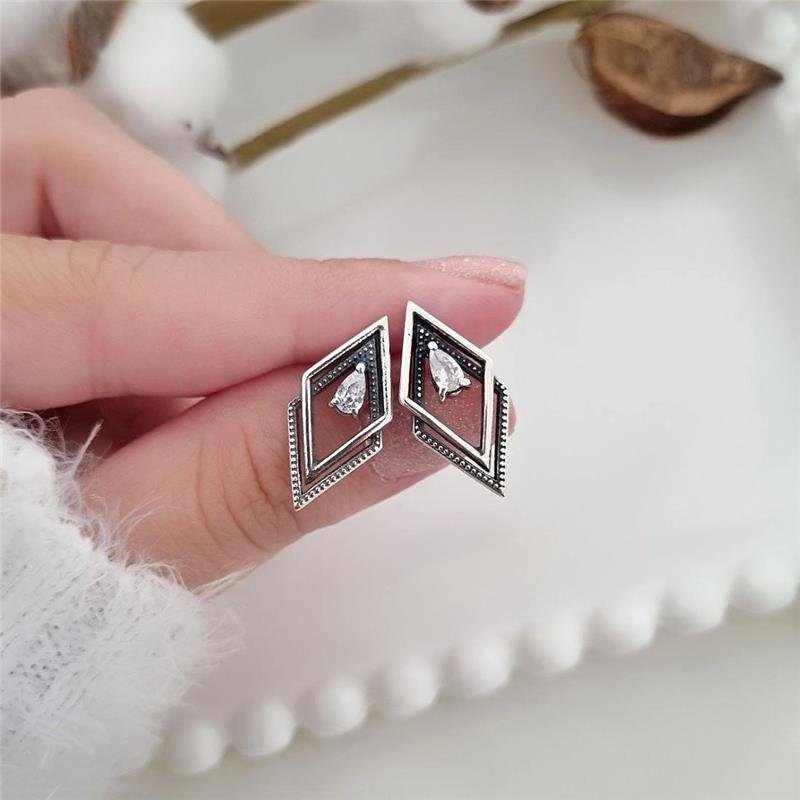 BRINCO PRATA 925 LOSANGOS COM PEDRA GOTA