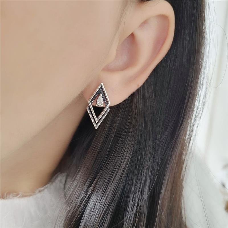 BRINCO PRATA 925 LOSANGOS COM PEDRA GOTA