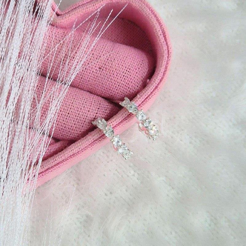 BRINCO PRATA 925 MEIA ARGOLA CRAVEJADO CORAÇÃO