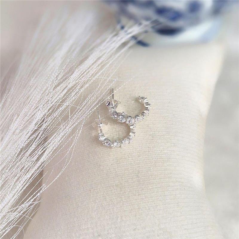 BRINCO PRATA 925 MEIA ARGOLA CRAVEJADO CORAÇÃO